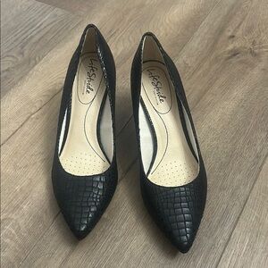 LifeStride Black Faux-Croc Pointed-Toe Pumps